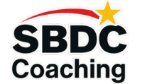 Logo met de tekst SBDC Coaching in vette zwarte letters. Een rode swoosh kromt zich boven SBDC, eindigend in een gele ster boven de letter C.